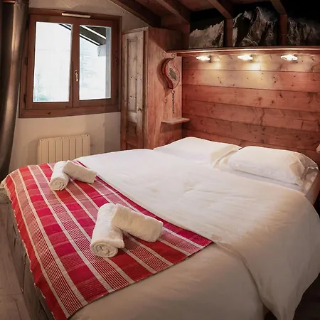 Les Capucins 2- Vue Mont-blanc - - Escalade Chamonix